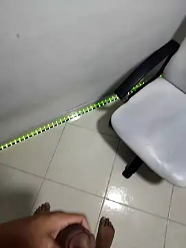 Snapshot of lester_rose chatting on November 24, 7:52 am lester rose online show from November 24, 7:52 am