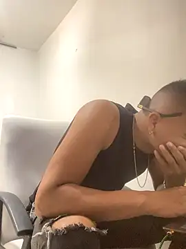 lester rose online show from November 19, 5:02 pm