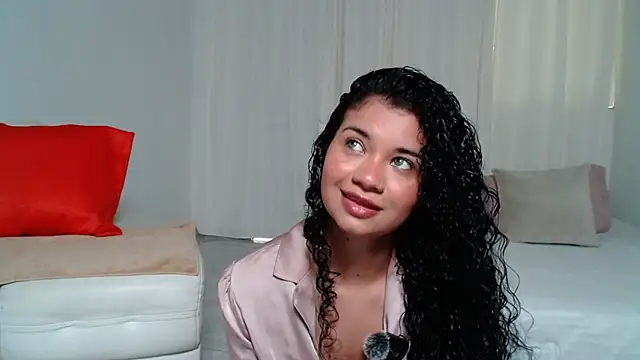 ninaleon ih online show from November 19, 7:25 pm