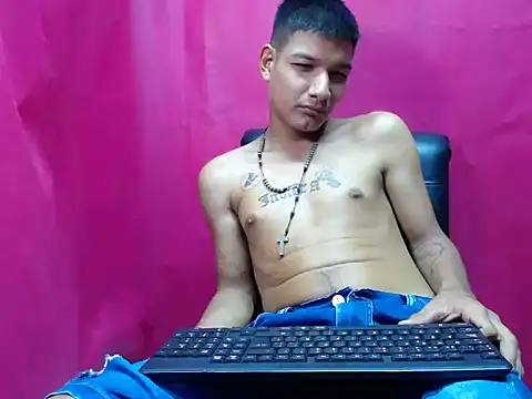 Snapshot of hot1090 chatting on November 17, 7:29 pm hot1090 online show from November 17, 7:29 pm