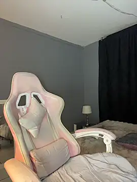 Snapshot of Sophie_wyld chatting on December 21, 8:53 pm Sophie wyld online show from December 21, 8:53 pm