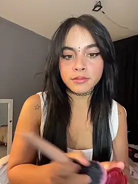 Snapshot of Sophie_wyld chatting on December 22, 10:32 pm Sophie wyld online show from December 22, 10:32 pm