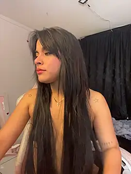 Snapshot of Sophie_wyld chatting on December 4, 12:48 pm Sophie wyld online show from December 4, 12:48 pm