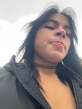 Snapshot of Sophie_wyld chatting on November 16, 9:19 pm Sophie wyld online show from November 16, 9:19 pm