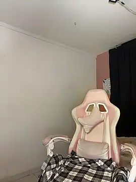 Snapshot of Sophie_wyld chatting on December 16, 12:04 am Sophie wyld online show from December 16, 12:04 am