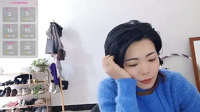 Snapshot of adele8731 chatting on November 17, 3:32 am adele8731 online show from November 17, 3:32 am