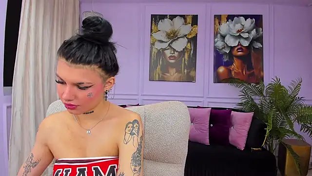 YasminWild online show from February 6, 4:30 am