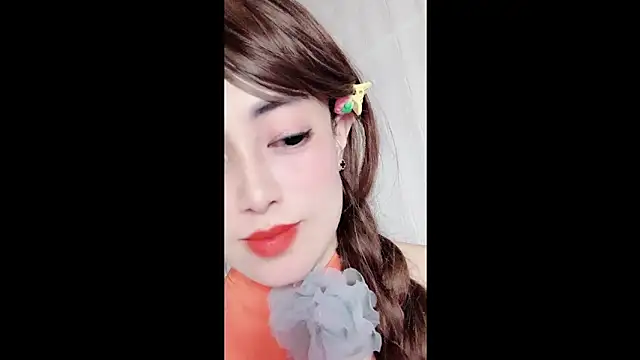 Snapshot of MiAnna-Lovee chatting on December 15, 4:24 pm MiAnna-Lovee online show from December 15, 4:24 pm