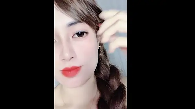 Snapshot of MiAnna-Lovee chatting on December 15, 4:18 am MiAnna-Lovee online show from December 15, 4:18 am