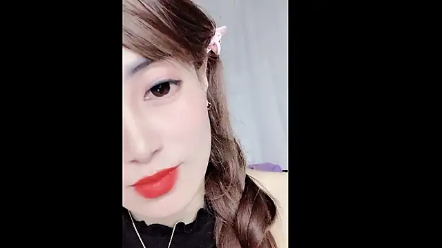 Snapshot of MiAnna-Lovee chatting on December 14, 8:09 am MiAnna-Lovee online show from December 14, 8:09 am