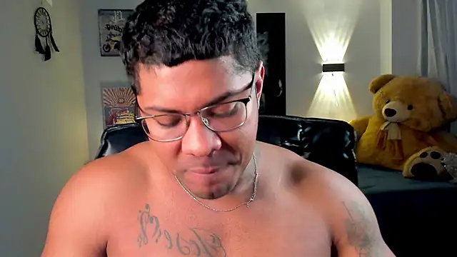 Snapshot of LEONHDZ chatting on November 26, 8:14 am LEONHDZ online show from November 26, 8:14 am