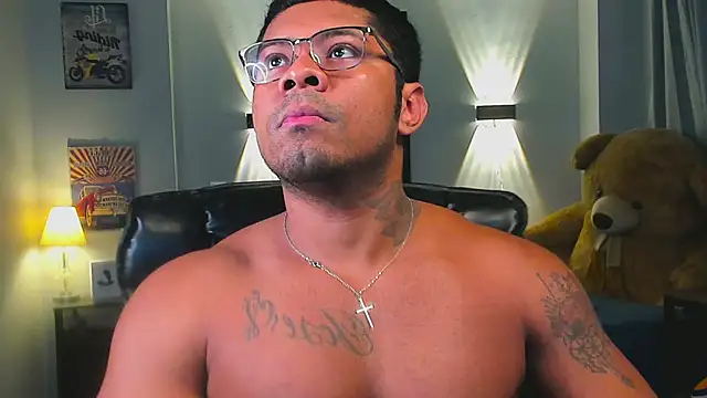 Snapshot of LEONHDZ chatting on February 1, 4:22 am LEONHDZ online show from February 1, 4:22 am