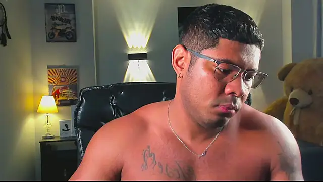 Snapshot of LEONHDZ chatting on December 20, 12:08 pm LEONHDZ online show from December 20, 12:08 pm