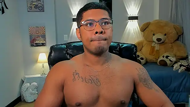 Snapshot of LEONHDZ chatting on November 17, 3:10 am LEONHDZ online show from November 17, 3:10 am