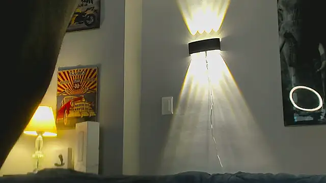 Snapshot of LEONHDZ chatting on February 3, 8:08 am LEONHDZ online show from February 3, 8:08 am