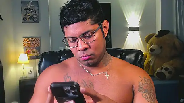 Snapshot of LEONHDZ chatting on February 2, 11:48 pm LEONHDZ online show from February 2, 11:48 pm