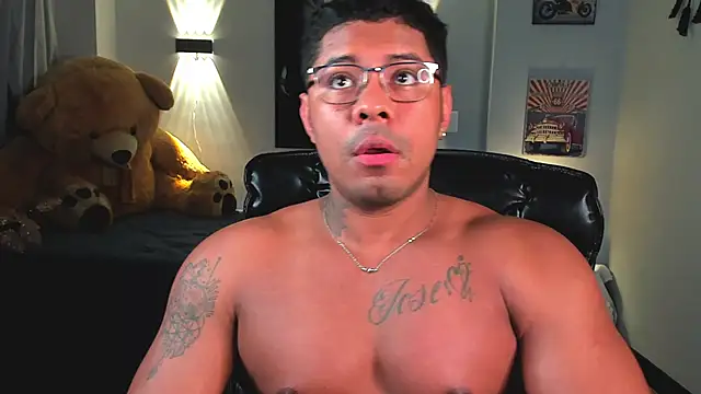 Snapshot of LEONHDZ chatting on November 21, 5:28 am LEONHDZ online show from November 21, 5:28 am