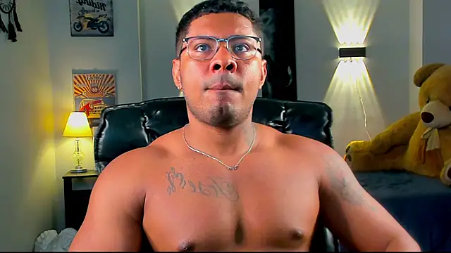 Snapshot of LEONHDZ chatting on December 13, 10:16 pm LEONHDZ online show from December 13, 10:16 pm