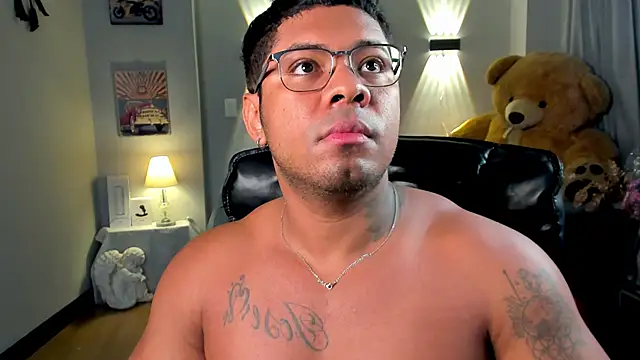 Snapshot of LEONHDZ chatting on November 24, 5:29 am LEONHDZ online show from November 24, 5:29 am