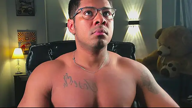 Snapshot of LEONHDZ chatting on December 22, 3:50 am LEONHDZ online show from December 22, 3:50 am