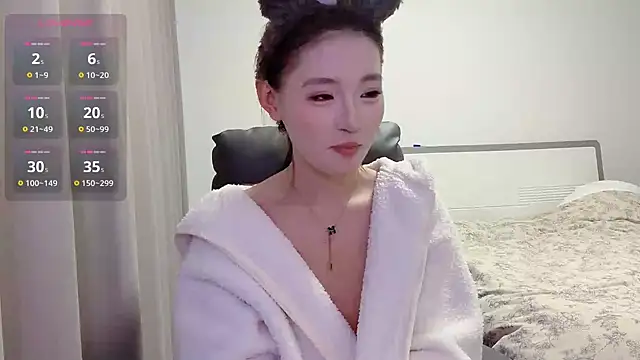 Snapshot of H-2005 chatting on December 18, 12:27 am H-2005 online show from December 18, 12:27 am