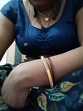 Snapshot of Menka_cut34 chatting on June 7, 12:32 pm Menka cut34 online show from June 7, 12:32 pm