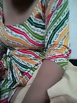 Snapshot of Menka_cut34 chatting on July 2, 12:22 am Menka cut34 online show from July 2, 12:22 am