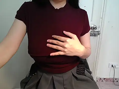 Snapshot of __Aria-- chatting on November 17, 2:37 am Aria-- online show from November 17, 2:37 am