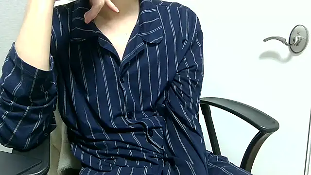 minhyuck001 online show from December 1, 12:17 pm