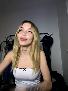 lunababy77 online show from November 21, 8:30 pm