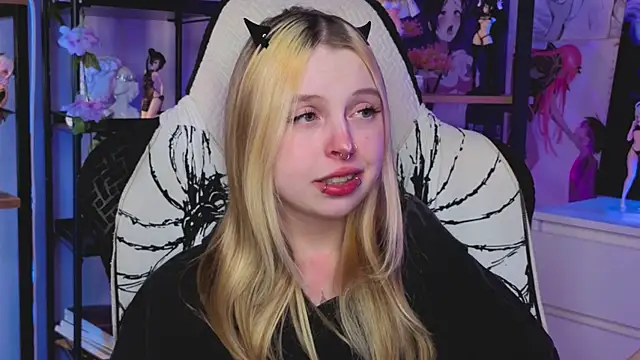 ElvenQueen online show from December 5, 4:05 pm