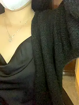 Hanni 22 online show from November 24, 8:03 am