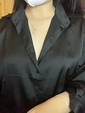 Hanni 22 online show from November 18, 3:26 pm