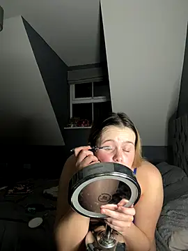 Blonde Bunny online show from December 2, 5:58 pm