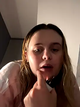 Blonde Bunny online show from December 2, 1:17 am