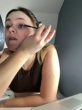 Blonde Bunny online show from February 3, 1:27 pm