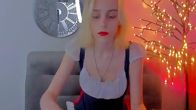 Snapshot of MiilaGlow chatting on February 3, 2:22 pm MiilaGlow online show from February 3, 2:22 pm