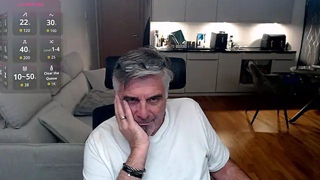 Buidapest online show from March 21, 10:13 pm