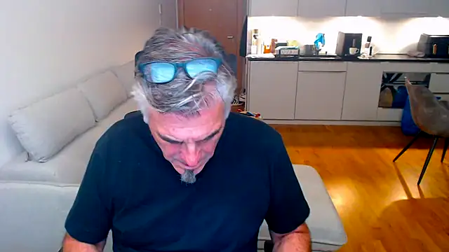 Buidapest online show from March 27, 10:33 pm