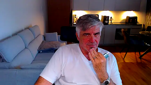 Buidapest online show from March 25, 4:17 pm