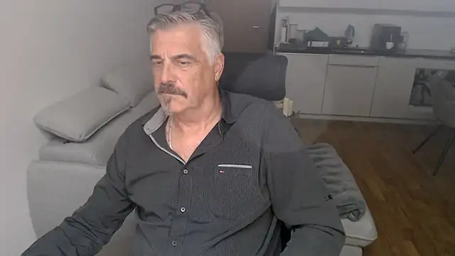 Buidapest online show from January 8, 2:39 am