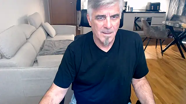 Buidapest online show from March 14, 1:28 pm