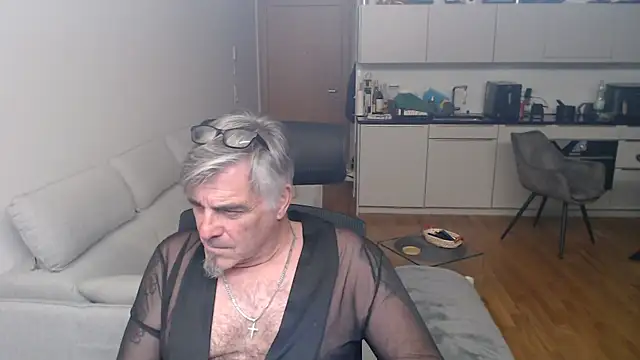 Buidapest online show from April 4, 4:30 am