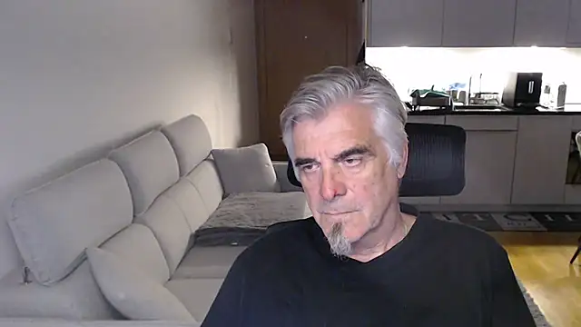Buidapest online show from May 18, 5:23 am