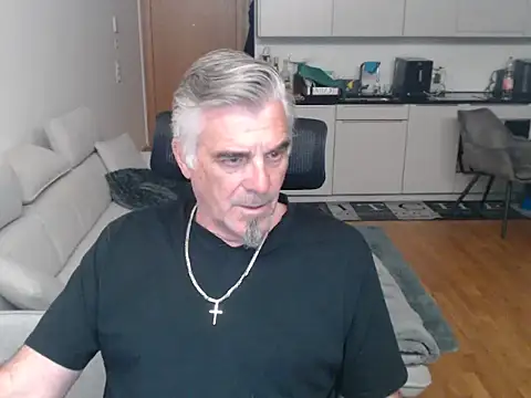Buidapest online show from April 28, 2:27 am