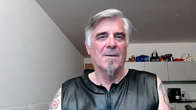 Buidapest online show from May 10, 2:59 am