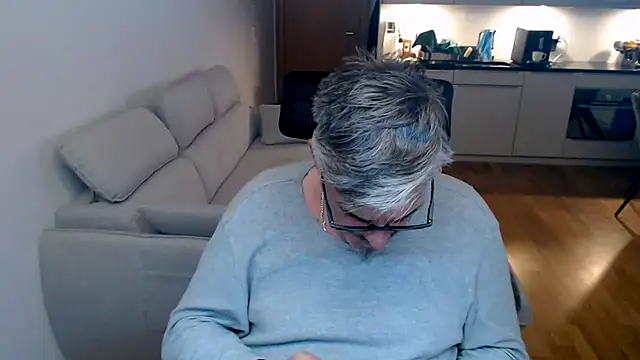 Buidapest online show from February 16, 4:11 am