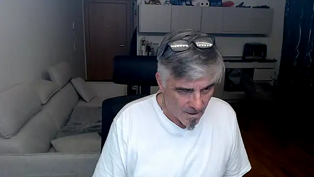 Buidapest online show from March 15, 9:11 pm