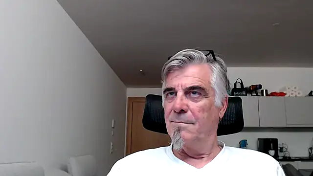 Buidapest online show from May 6, 10:14 pm