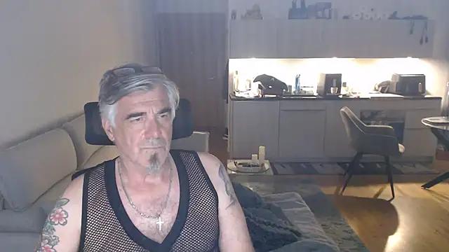 Buidapest online show from May 29, 3:23 am